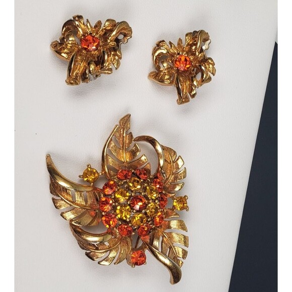 Unbranded Jewelry - Vintage Flower Orange Yellow Crystal Rhinestone Leaf Brooch Clip On Earring Set